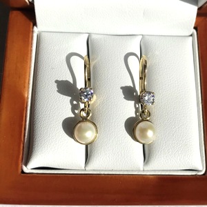 Diamond earrings with perl,Gold 14 carats