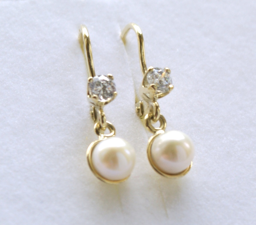 Diamond earrings with pearl.Originál.Gold 14 carats.